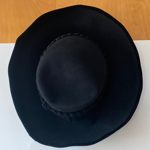 Michael Howard
Black Grosgrain Ribbon Rolled Rim Felted Wool Hat - Picture 3 of 10